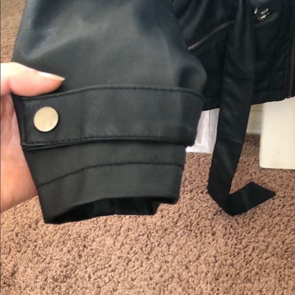 Jacket (fall) - Picture 6 of 8